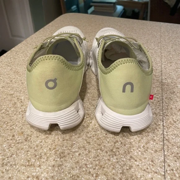 On Running shoes, EXCELLENT condition, wore 2 X, cleaning out closet, 6 1/2 W - Picture 7 of 9